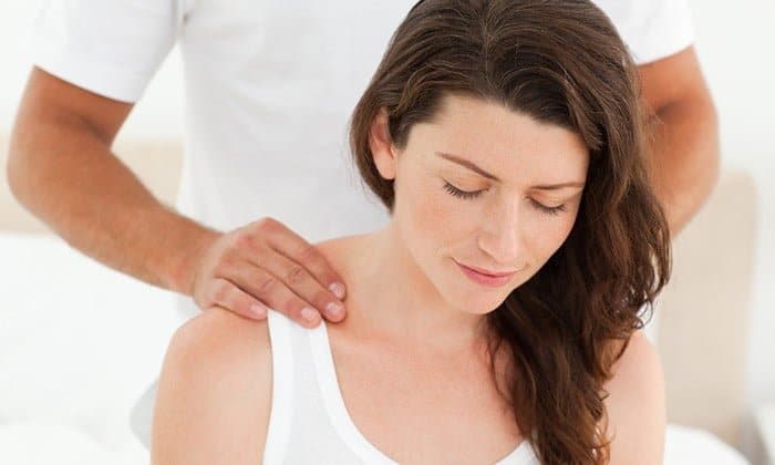 spouse-shoulder-massage